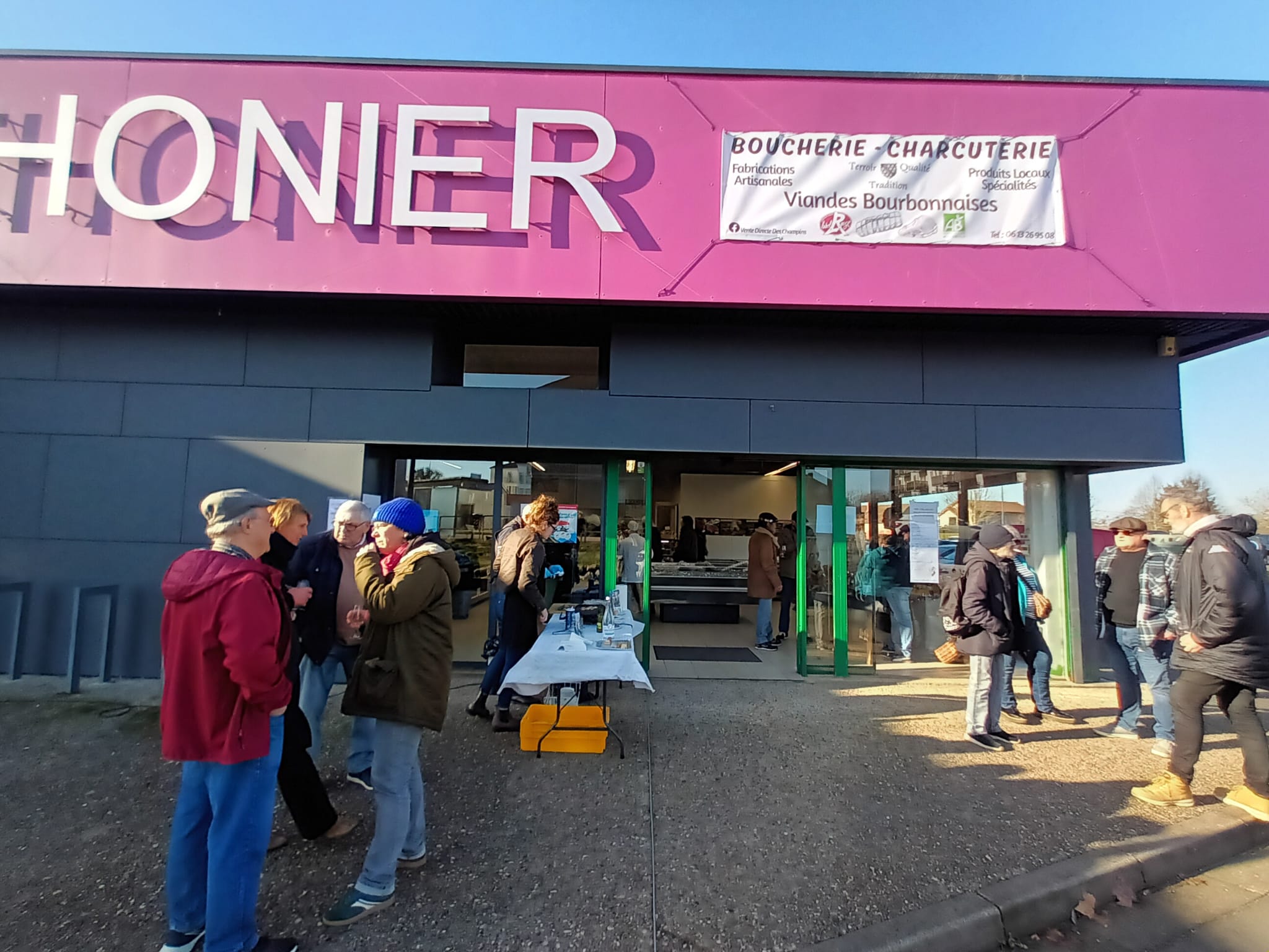 Une nouvelle boucherie aux Champins : un commerce de proximité qui redonne vie au quartier